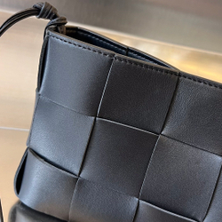 Bottega Veneta Cassette Pouch On Strap 22 cm