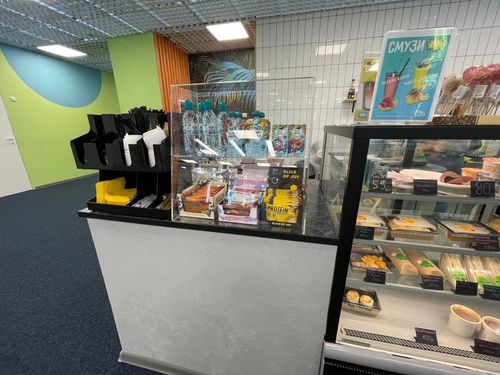 Прозрачная витрина для выставки и продажи товара