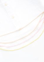 кардиган с рубашкой и джинсами