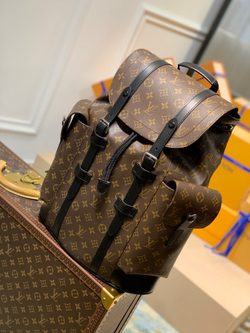Louis Vuitton Christopher MM