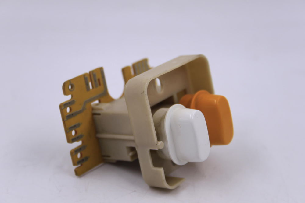 Сетевая кнопка 4667331 стиральной машины Miele