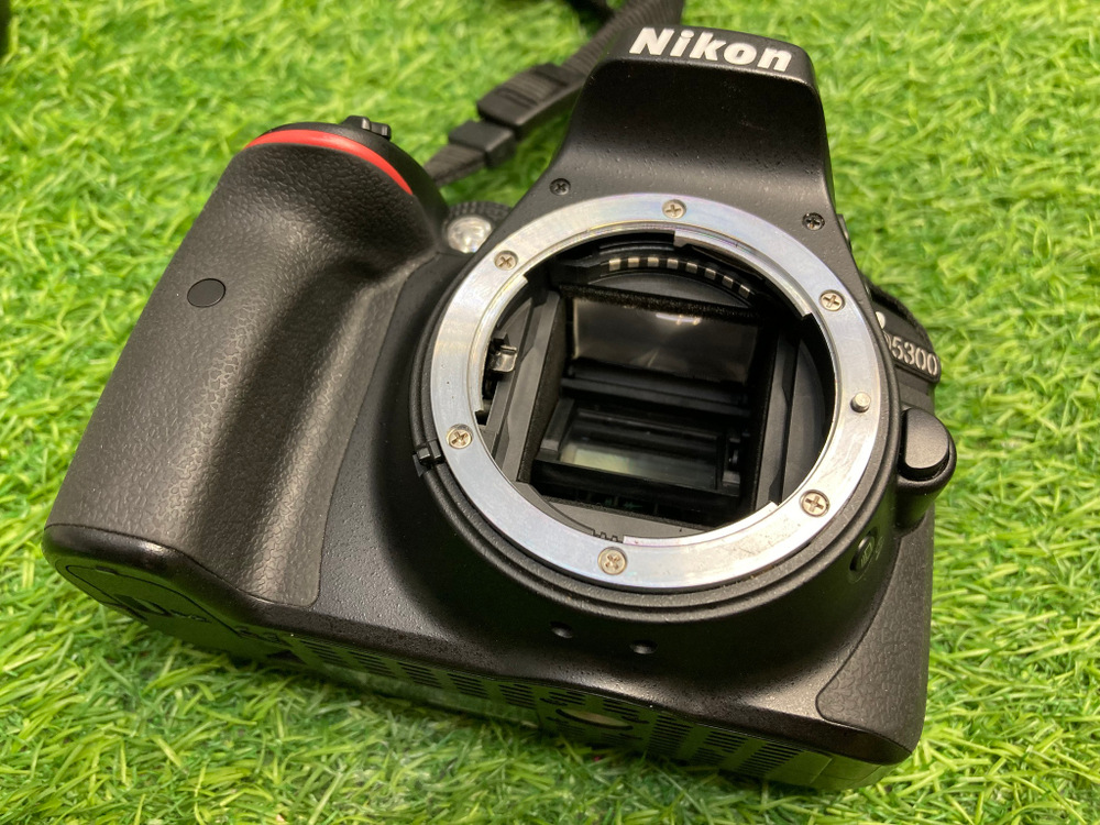 Nikon D5300 kit 18-55mm 3.5-5.6GII VR 7.100 кадров