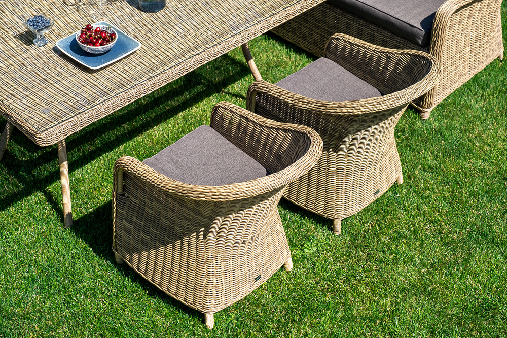 "Равенна" плетеное кресло из искусственного ротанга, цвет соломенный с серой подушкой