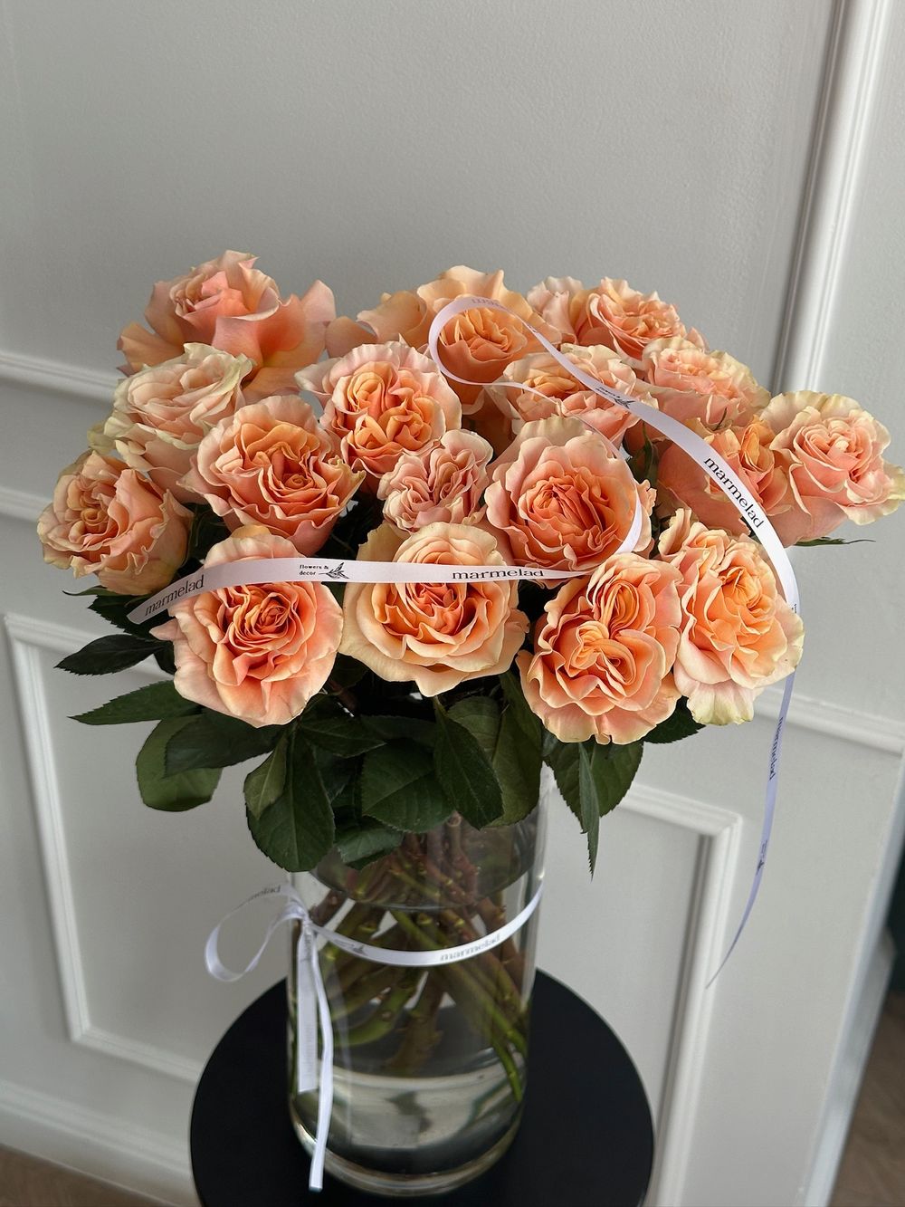 Роза одноголовая в оранжевом оттенке