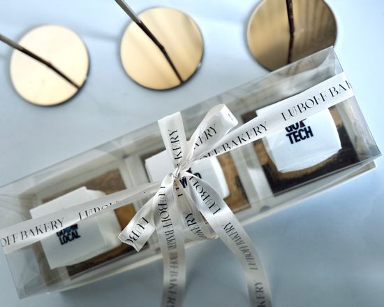 Пирожные с фотопечатью на День знаний для студента