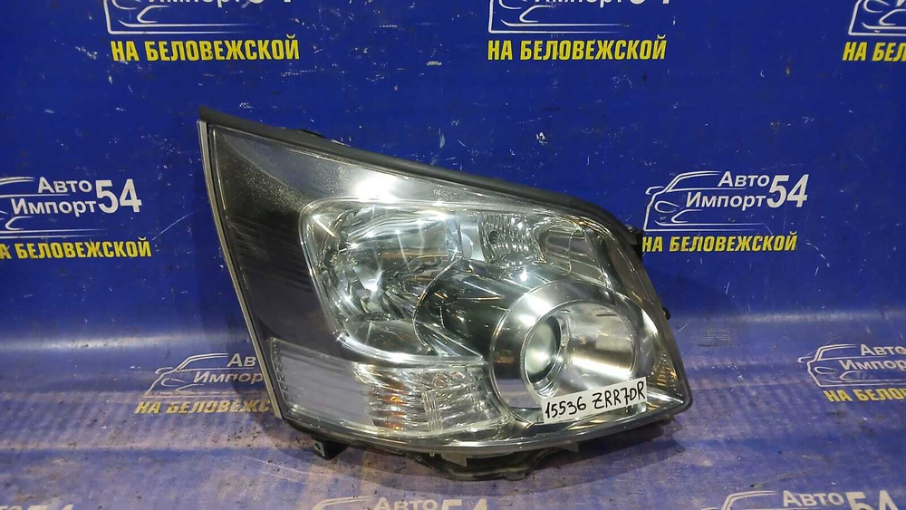 Фара передняя правая TOYOTA NOAH 2007-2010