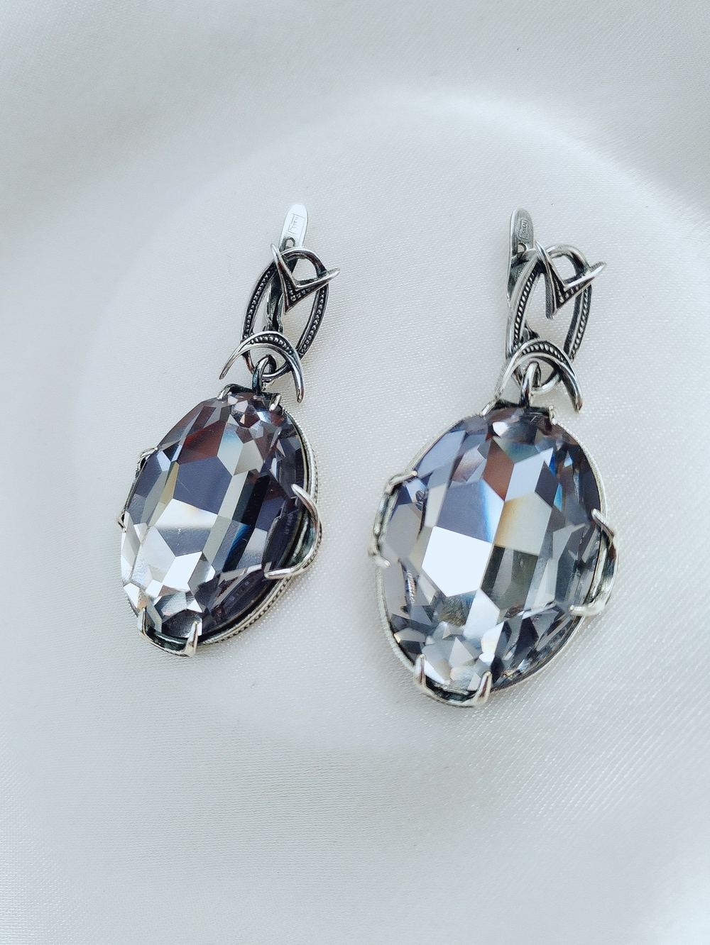 "Северн.сияние" серьги в серебряном покрытии из коллекции "Дефиле" от Jenavi  с английским замком