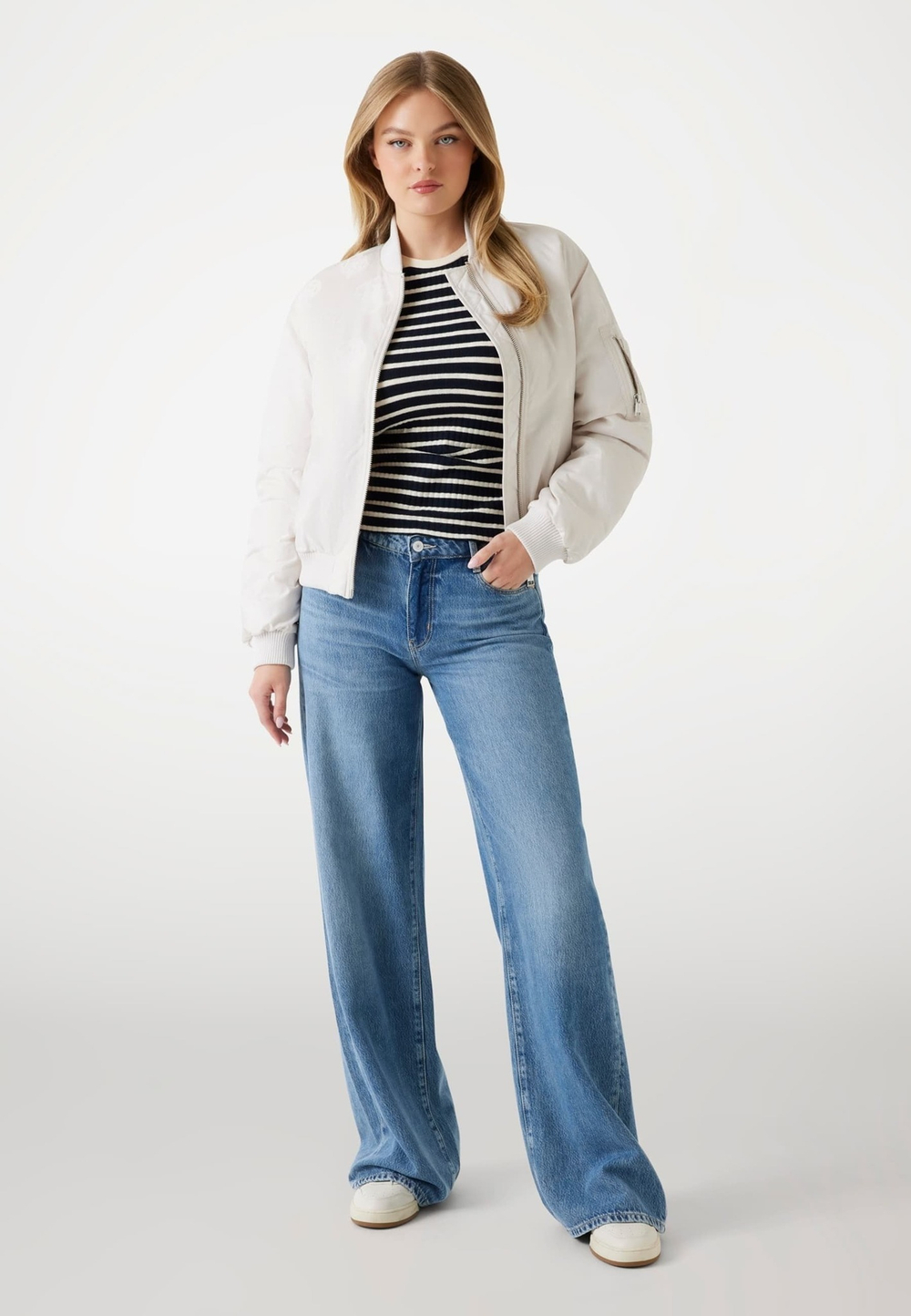 Куртка  женская GUESS