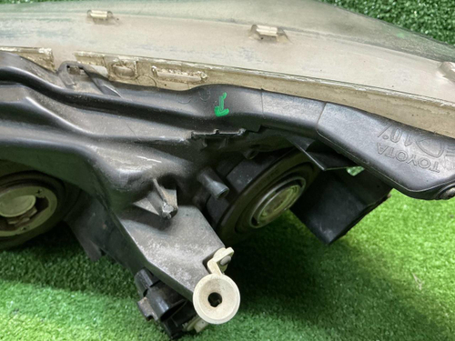 Фара правая Toyota Corolla E160 (12-16) галоген