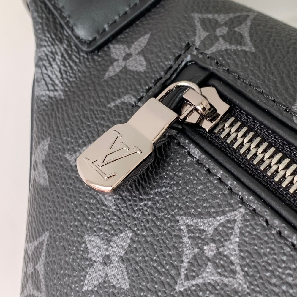 Louis Vuitton Discovery Bumbag