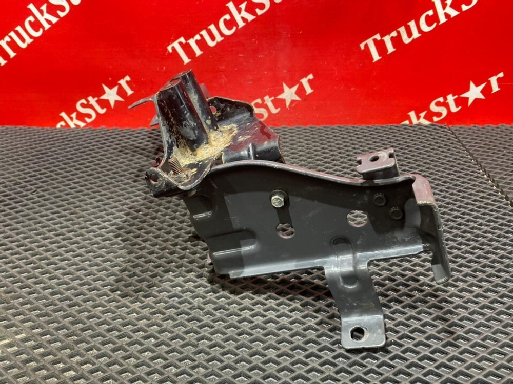 Кронштейн фары правой 2019г.