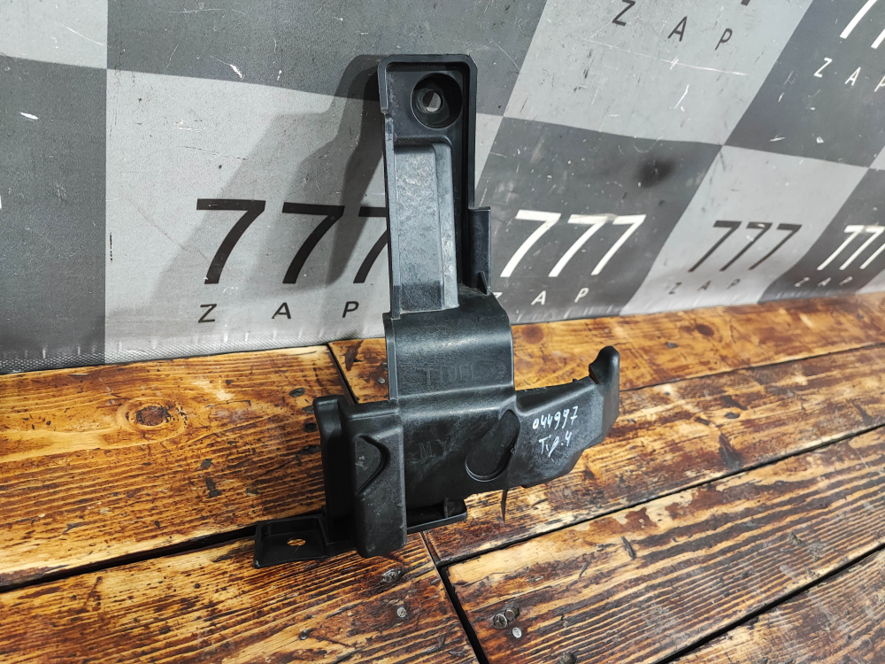 Кронштейн переднего бампера левый Chery Tiggo 4 Pro 20-нв Б/У Оригинал 602002057AA