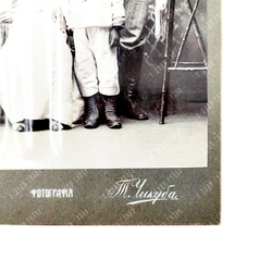 Чикуба Т. Семья Ким. Черно-белая фотография. Владивосток, Изд. Т. Чикуба, 1912