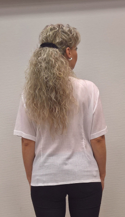 Белый летний блузон комбинированной расцветки