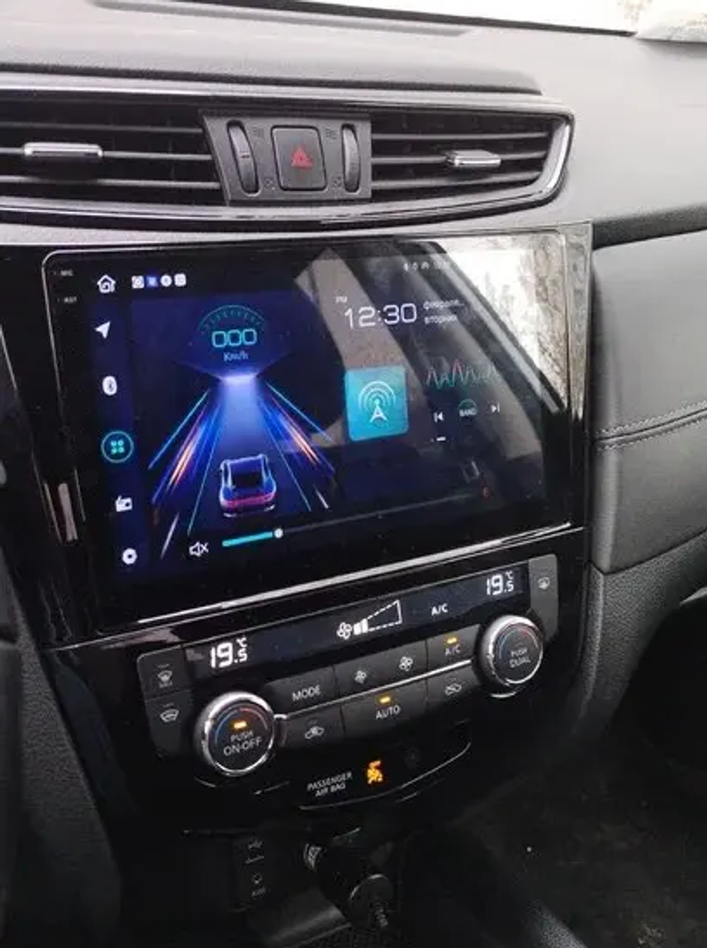 Магнитола для Nissan X-Trail T32, Qashqai J11 2014-2022 (рамка маленькая) - Carmedia OL-1675 QLed+2K, Android 12, TS10, CarPlay, 4G SIM-слот