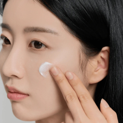 Skin1004 Madagascar Centella Tone Brightening Capsule Cream многофункциональный крем с увлажняющим и осветляющим действием против пигментации