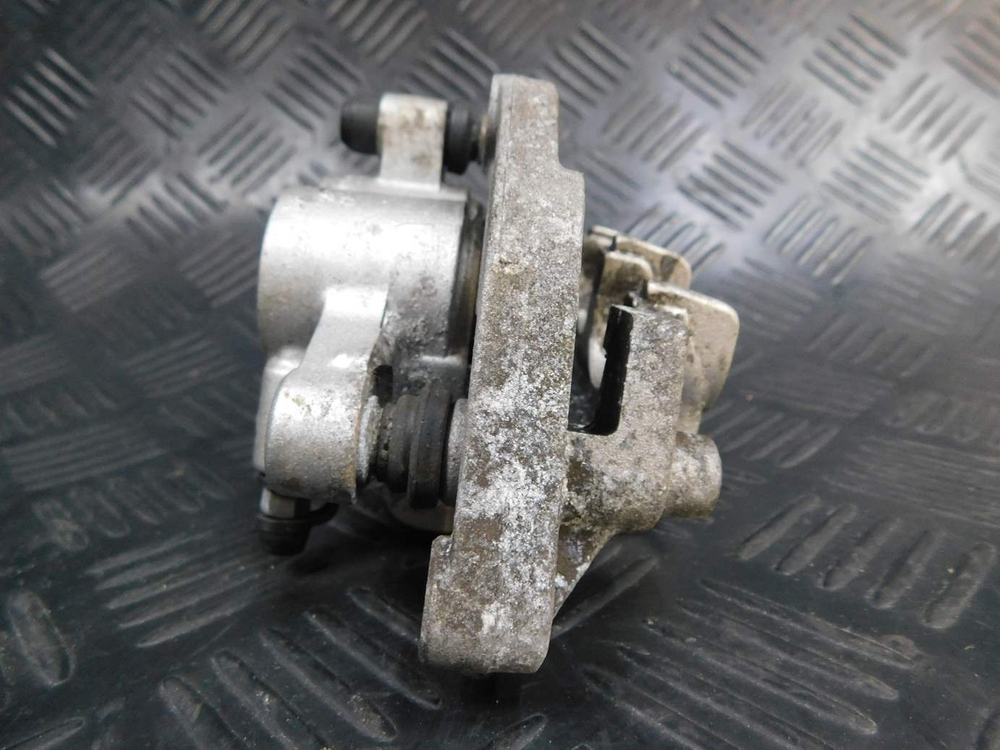 Суппорт тормозной передний Honda Shadow 400 NC34 052561