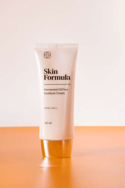 Солнцезащитный крем с увлажняющим и успокаивающим действием Skin Formula Fermented Oil Free Sunblock Cream SPF50+ PA++, 65 г