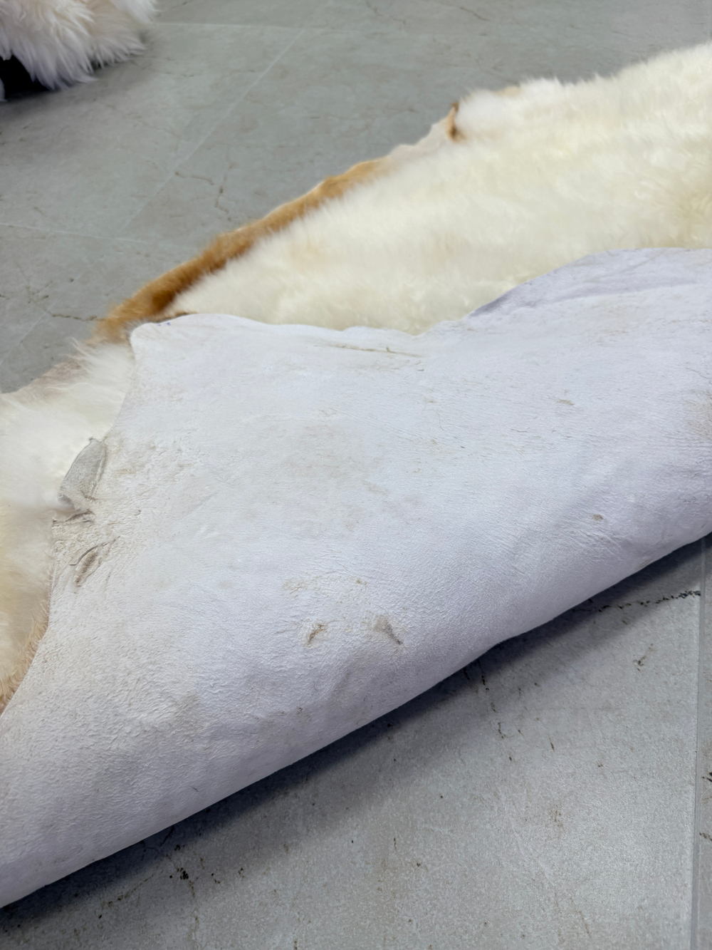 Шкура коврик меховой прикроватный овчина, 120х65 см.