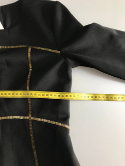 Платье контрастными строчками, визуально на 42 размер