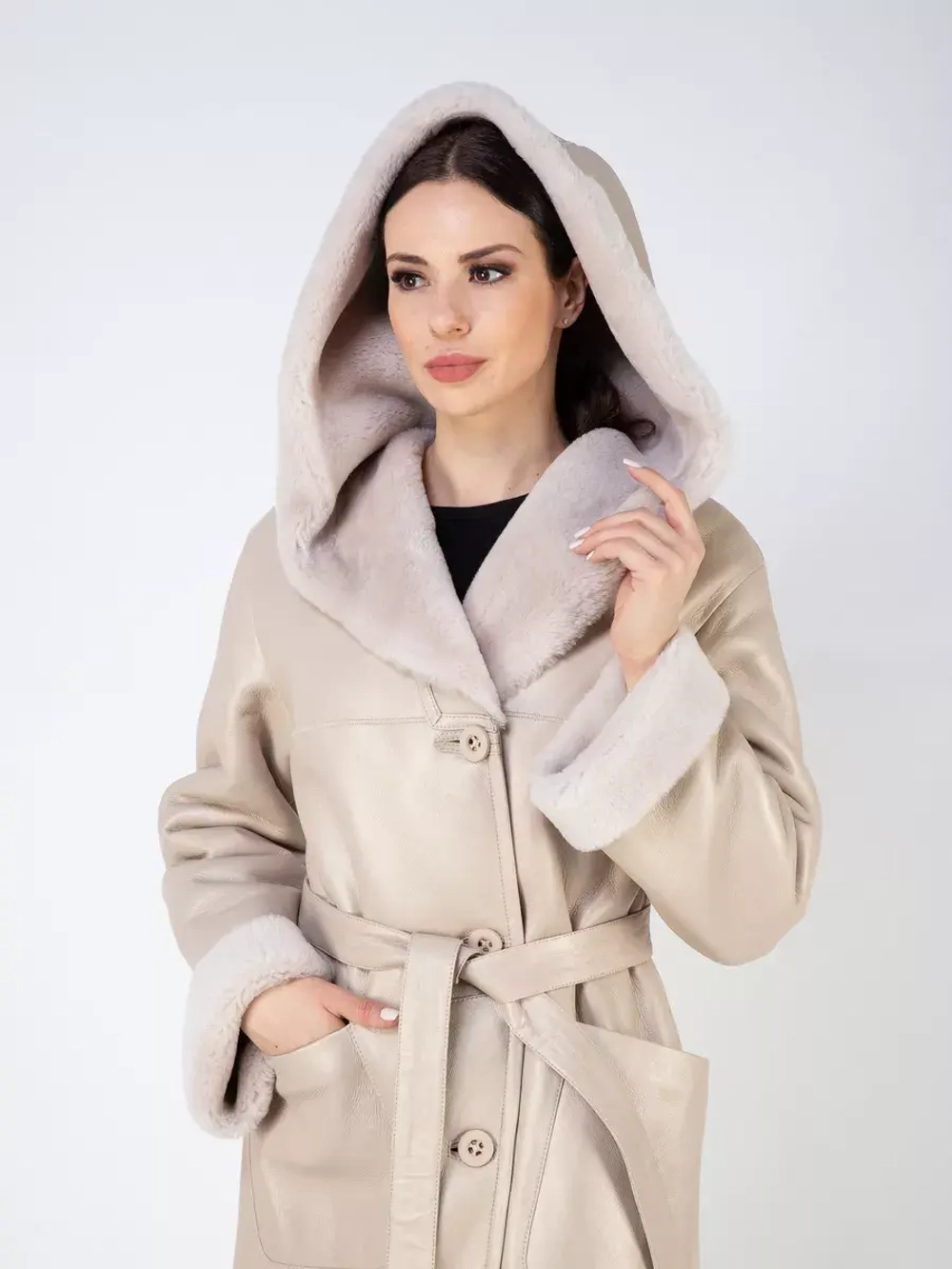 Дубленка зимняя натуральная с капюшоном