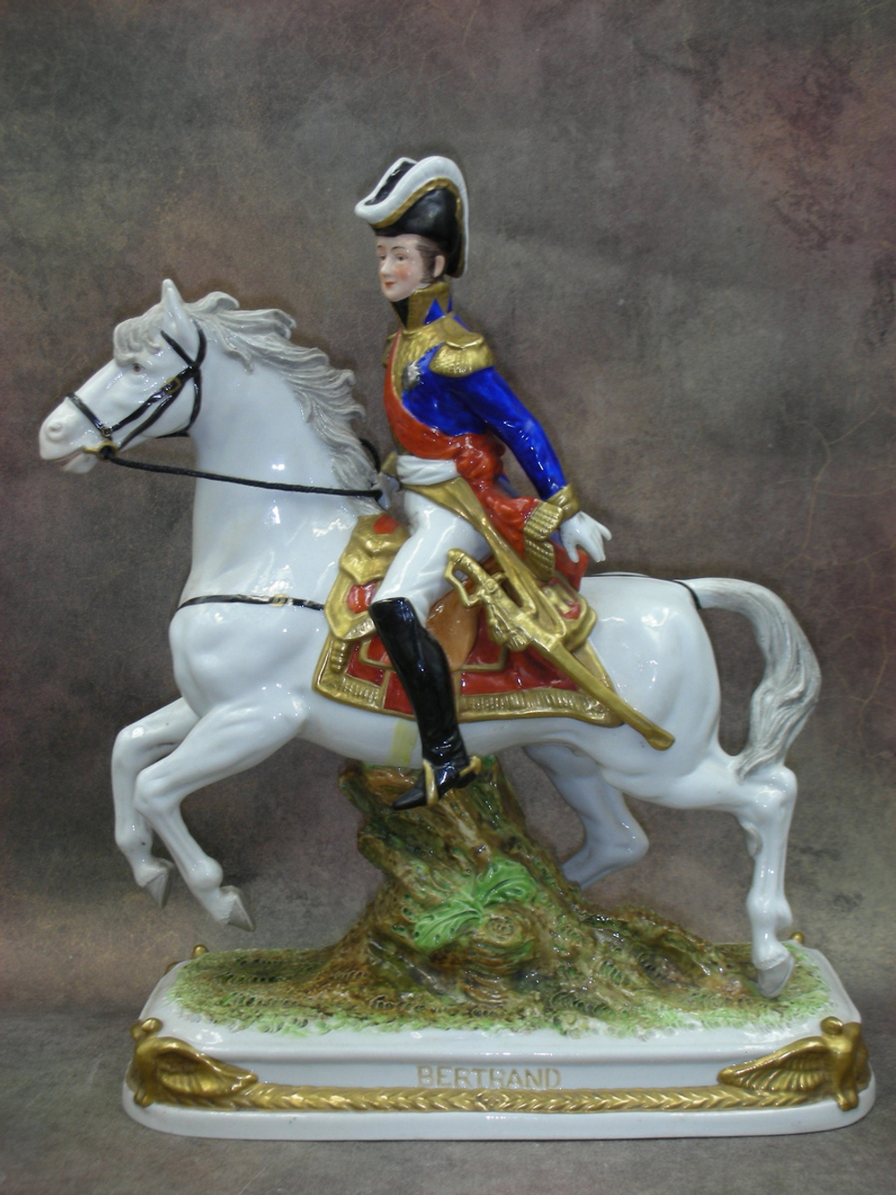 Статуэтка. Фарфор. Солдат. Анри Гасьен Бертран на коне. Scheibe-Alsbach. Германия
