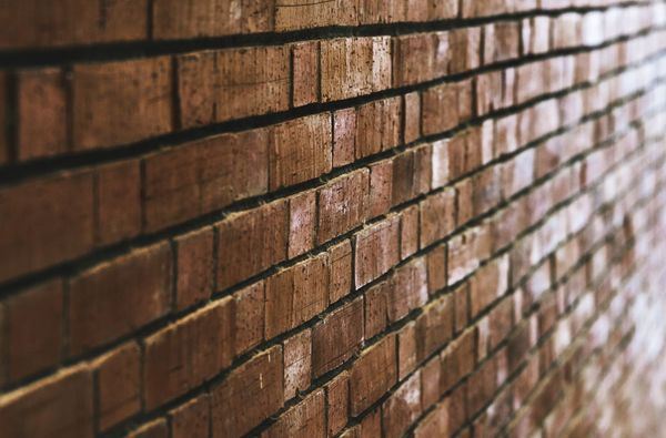 Как правильно хранить кирпич в зимний период