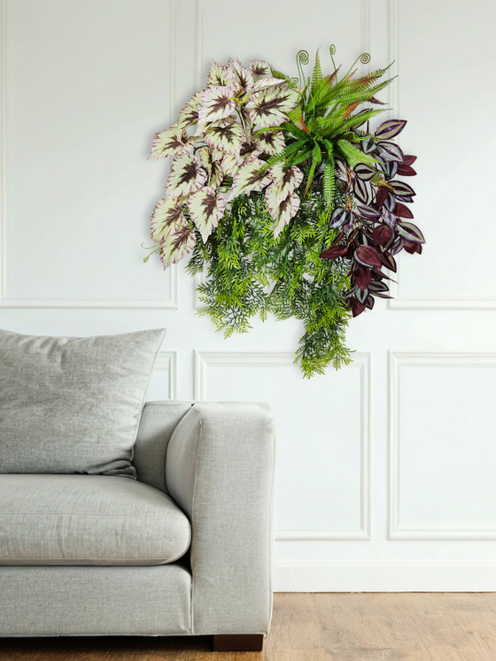 Искусственная зелень в деревянном настенном кашпо