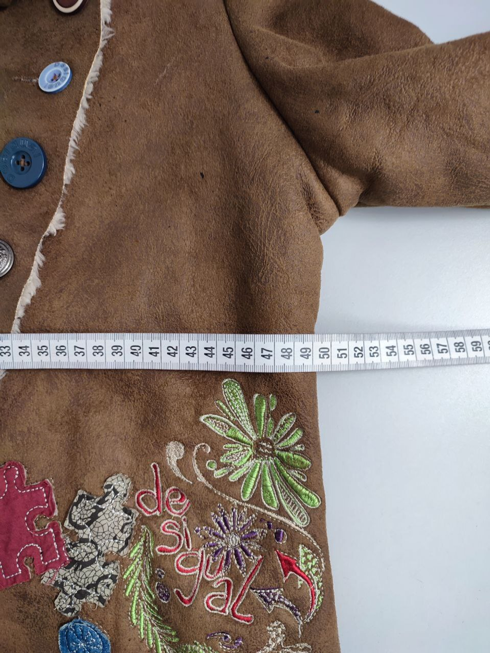 Дубленка с вышивкой 48 размер