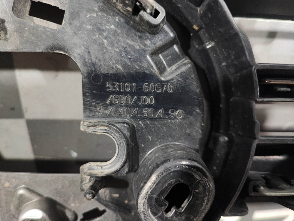 Решетка радиатора Toyota Land Cruiser 300 21-нв Б/У Оригинал 5310160G90