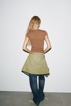 ZARA ФУТБОЛКА ОБЛЕГАЮЩЕГО КРОЯ С КОРОТКИМИ РУКАВАМИ, КОРИЧНЕВЫЙ