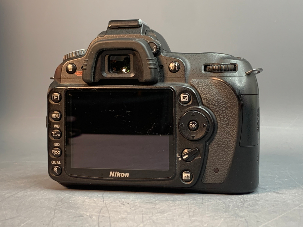 Nikon D90 14.886 кадров