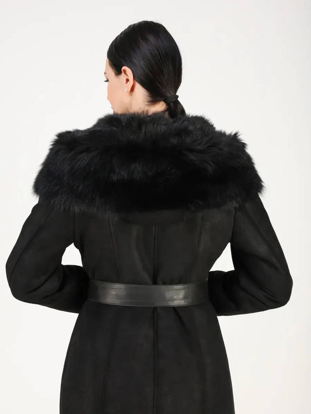 Дубленка зимняя натуральная с капюшоном длинная