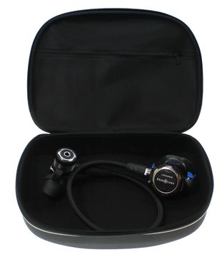 Чехол для регулятора Mares жесткий, на молнии