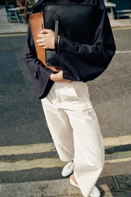 ZARA КОЖАНЫЙ ЧЕХОЛ ДЛЯ IPAD, ЧЕРНЫЙ