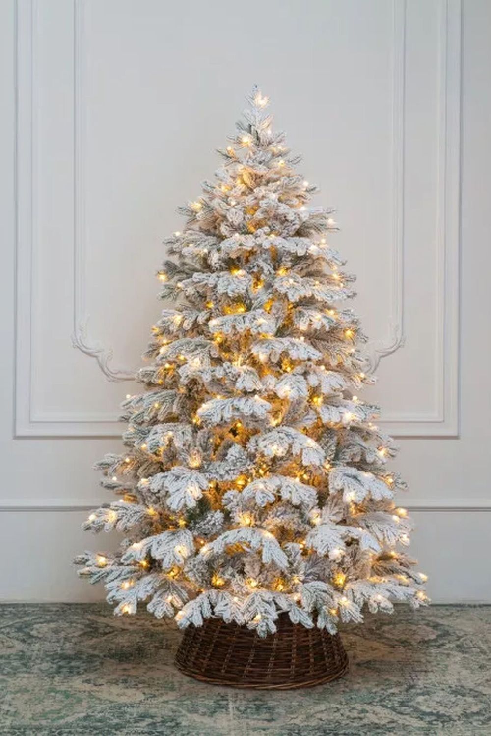 Заснеженная елка с гирляндой «Аляска» (Литая+пвх) 180 см / 1.8 м