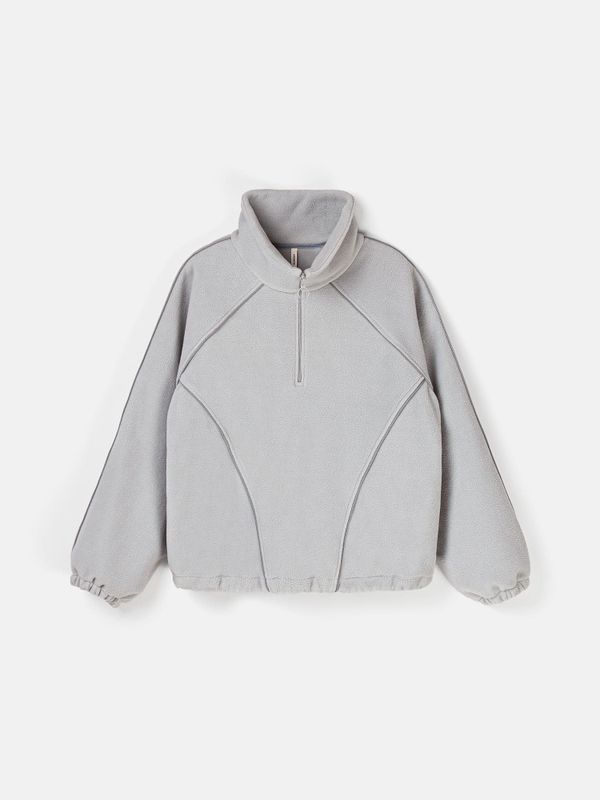 Олимпийка с контрастными окантовками и утяжкой 