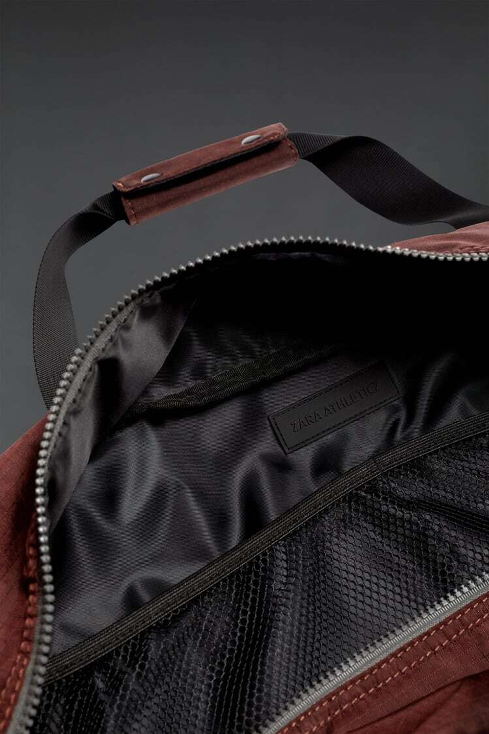 ZARA СУМКА-БОУЛИНГ В СПОРТИВНОМ СТИЛЕ, ГРАНАТОВЫЙ