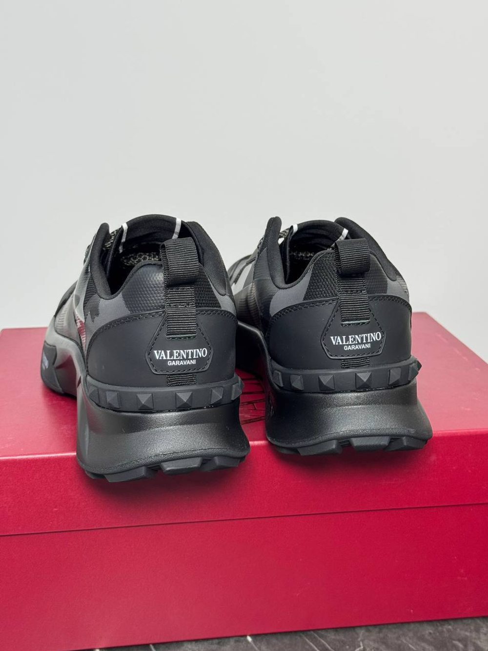 Кроссовки Valentino