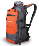 Качественный с гарантией прочный спортивный рюкзак на молнии серый с оранжевым и серебристым объёмом 22 л из полиэстера 1200D со стягивающими боковыми ремнями, прочной эргономичной ручкой, спинкой и ремнями с системой циркуляции воздуха Airflow, отделением для МР3-плеера и отверстием для наушников WENGER 13024715