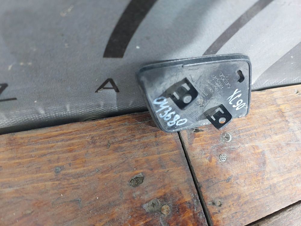 Крышка омывателя левая Volvo XC90 2 14-нв Б/У Оригинал 31353364