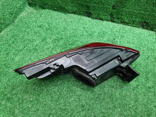 Фонарь правый внешний Skoda Kodiaq (2016-2022) LED
