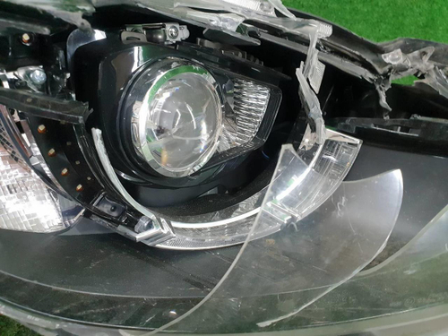 Битая Фара правая Mazda CX-5 (2015-2017) LED