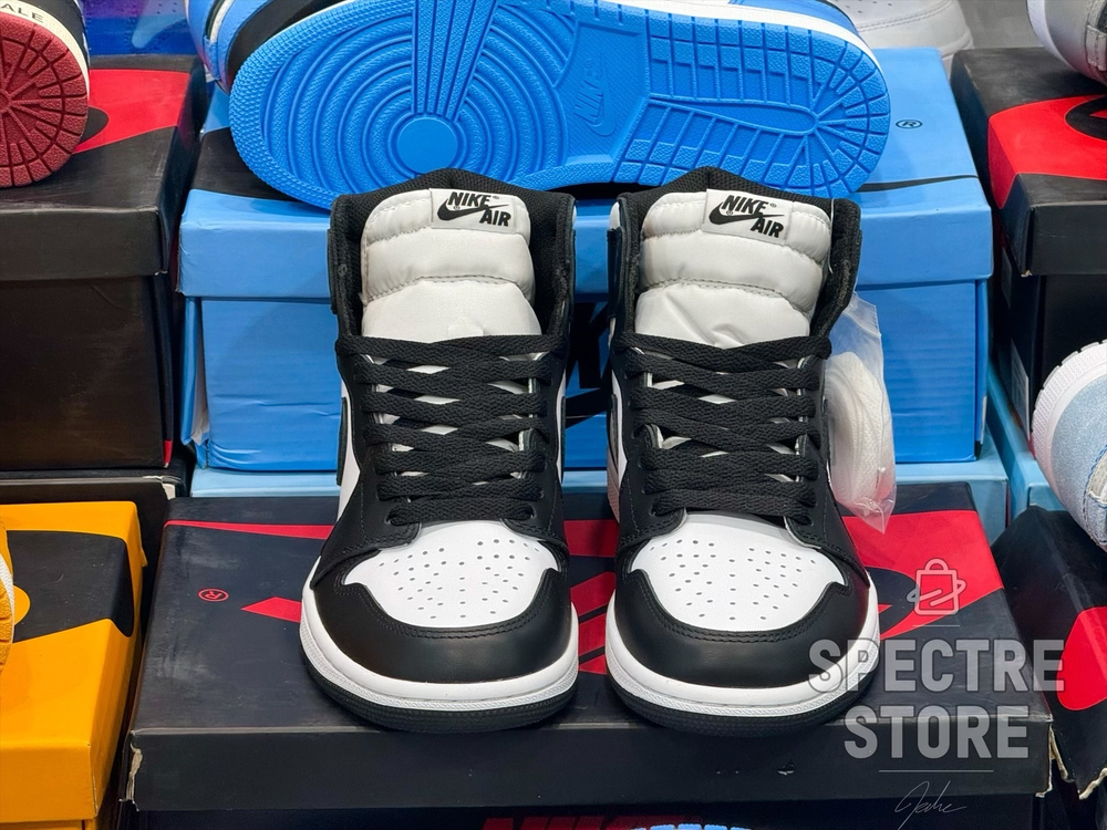 Air Jordan 1 Retro High OG Black White