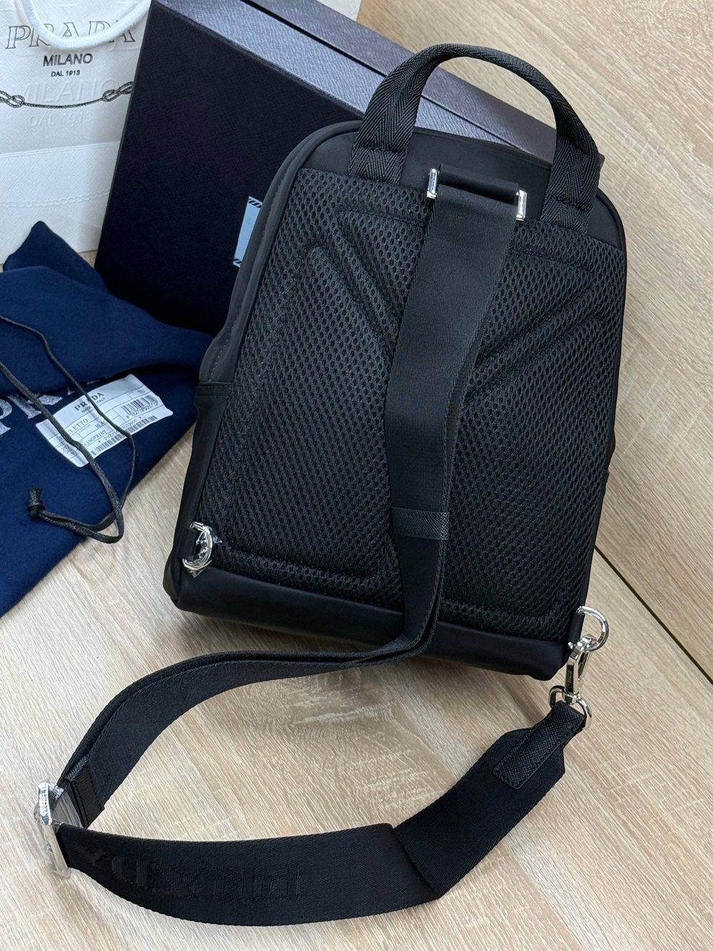 Рюкзак-слинг Prada