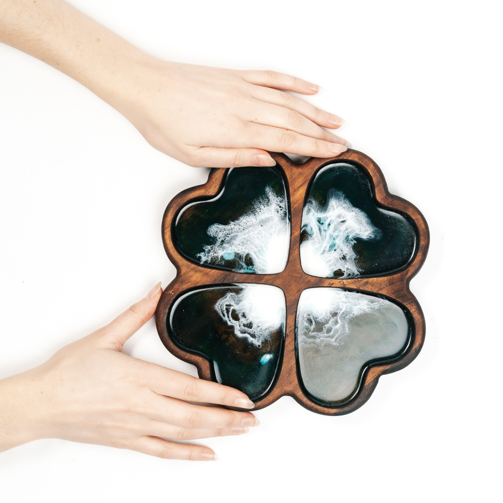 Деревянная менажница из кедра "Клевер" с эпоксидной смолой MG33