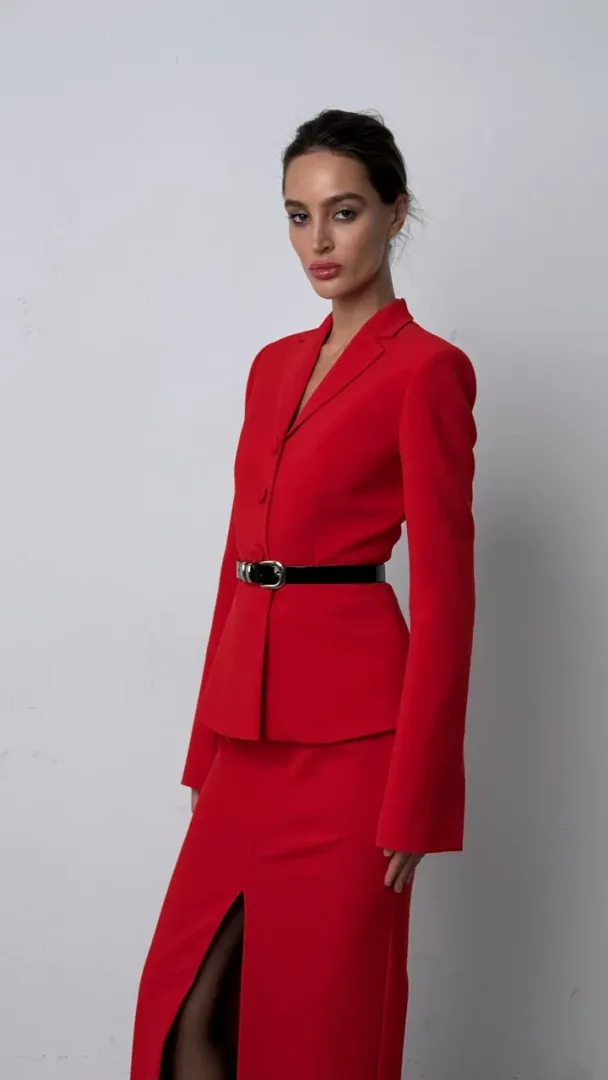 Жакет с воротником и баской