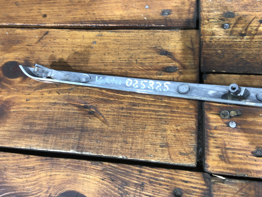 Молдинг переднего бампера правый Lada Vesta 15-22 Б/У Оригинал 8450008669