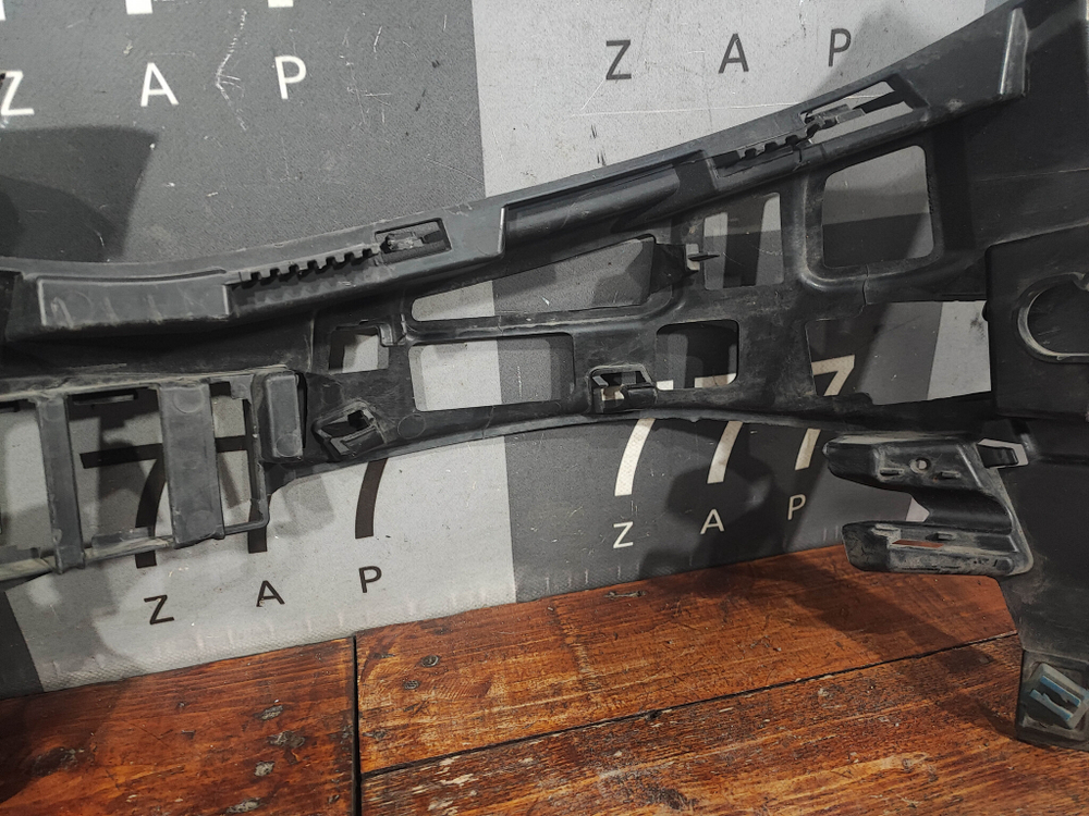 Кронштейн переднего бампера Mercedes C (W205) 14-18 Б/У Оригинал A2058853265