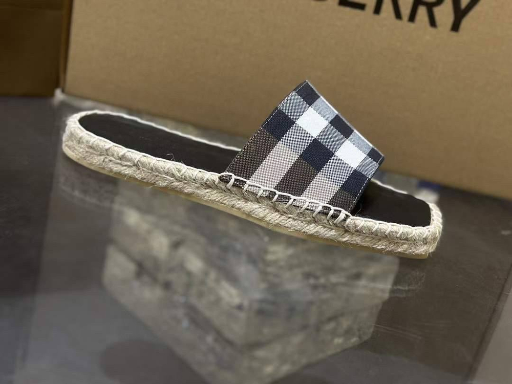 Шлепанцы Burberry